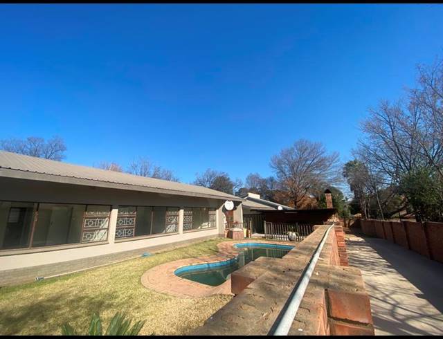 3 BEDROOM HOUSE FOR SALE IN CLUBVILLE